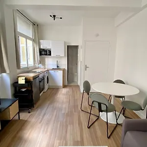 Proche Grands Boulevard 4p Apartment Paris